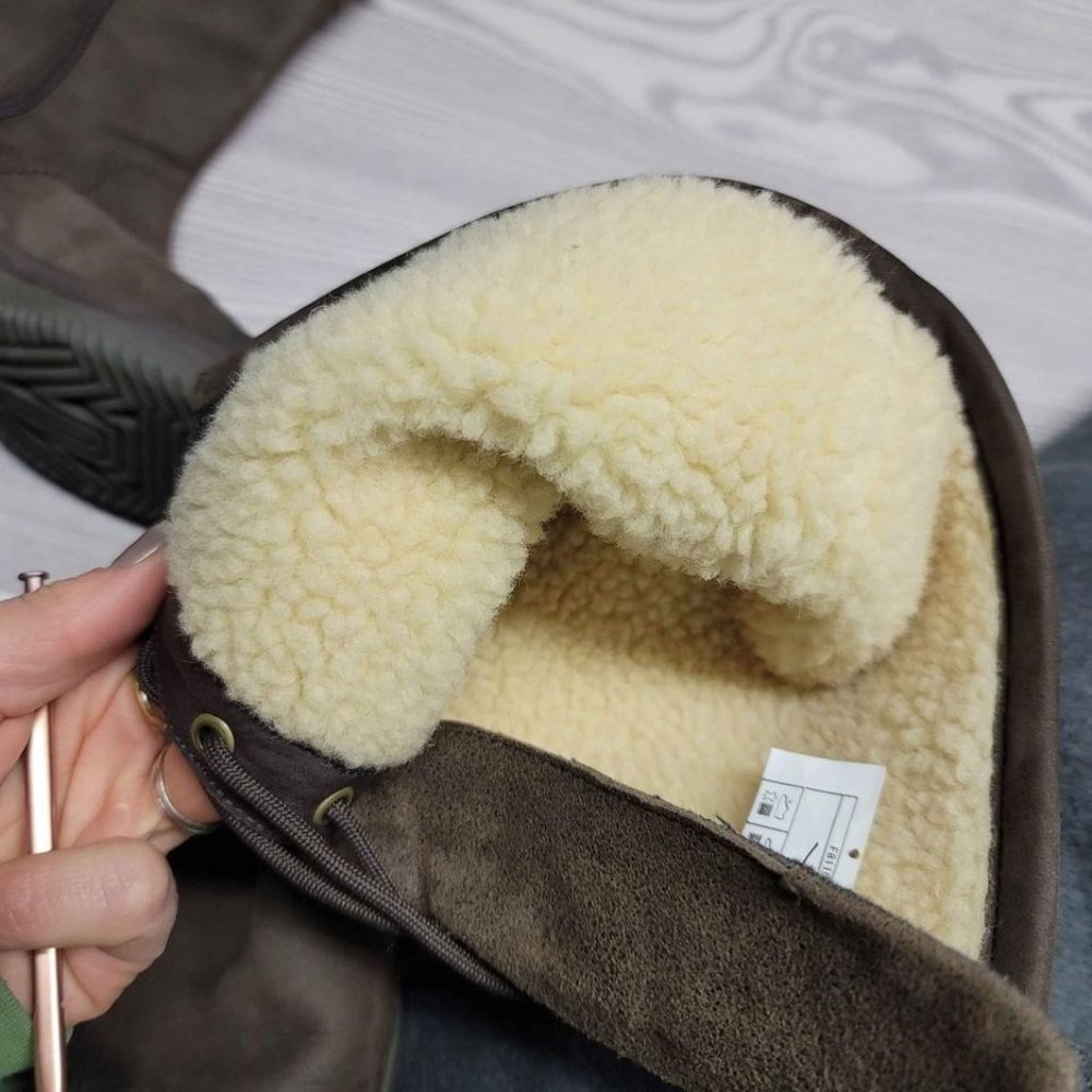 Ugg 'Elsa' Waterproof Boot - Size 6 - image 4